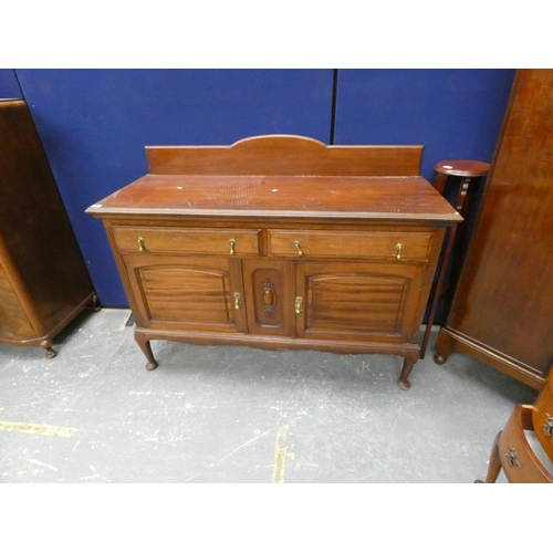 404 - Edwardian mahogany sideboard fitted two frieze drawers with cupboards below.