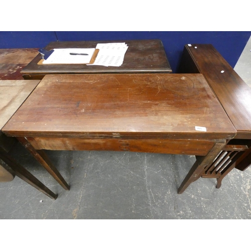 425 - Small mahogany folding card table.