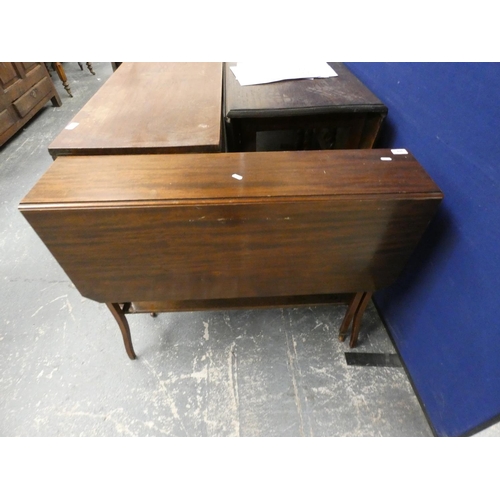 426 - Mahogany Sutherland table.