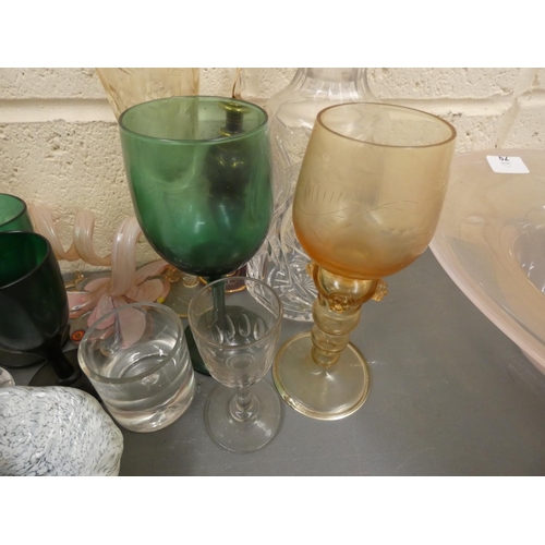 64 - Large collection of vintage glassware.