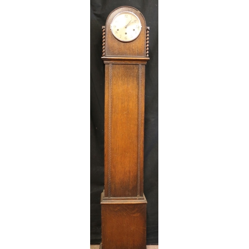 125 - Oak-cased grandmother clock, 140cm tall.