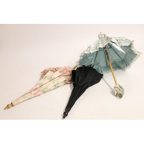 143 - PT Barnum: late 19th/early 20th century parasols to include a child's parasol with pale blue shade a... 