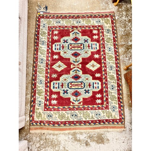 635 - Vintage wool rug approx 104cm x 130cm