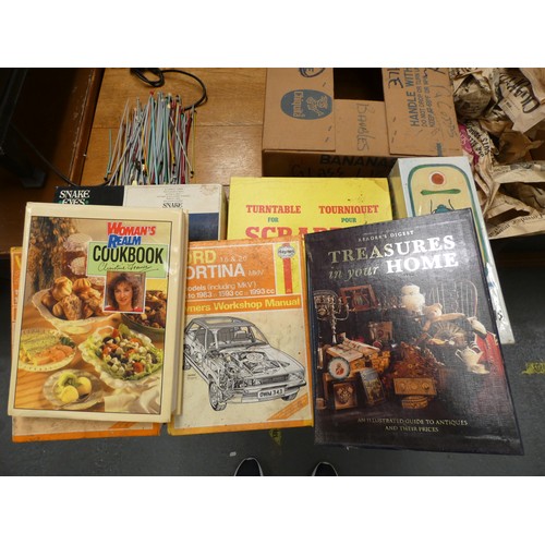 128 - Various to include Haynes manuals, games.