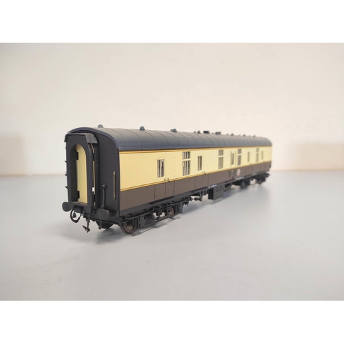 118 - Heljan. 0 Gauge 1.43 scale BR (WR) 57' BG Chocolate and Cream BR Mk1 Coach,in original window box. 4... 