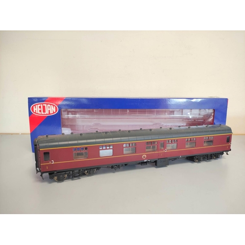 119 - Heljan. Boxed 0 gauge 1.43 scale BR maroon Mk1 Corridor Coach 4931