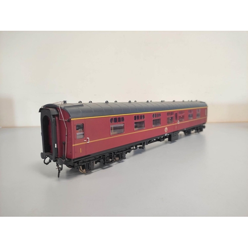 119 - Heljan. Boxed 0 gauge 1.43 scale BR maroon Mk1 Corridor Coach 4931