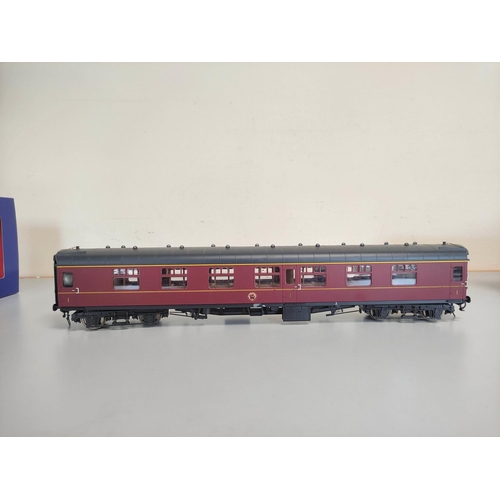 119 - Heljan. Boxed 0 gauge 1.43 scale BR maroon Mk1 Corridor Coach 4931