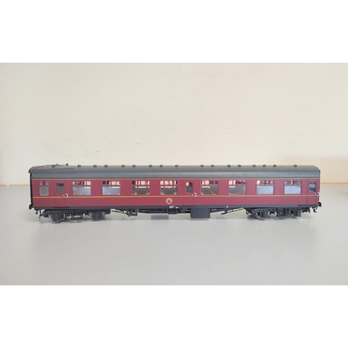 120 - Heljan. Boxed 0 gauge 1.43 scale BR maroon Mk1 2nd class Corridor Coach 4901