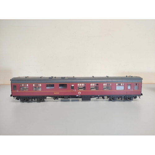 121 - Heljan. Boxed 0 gauge 1.43 scale RMB maroon Mk1 Buffet Coach 4941