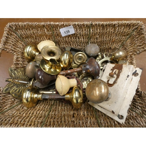 139 - Small basket of door furniture and horse brasses.