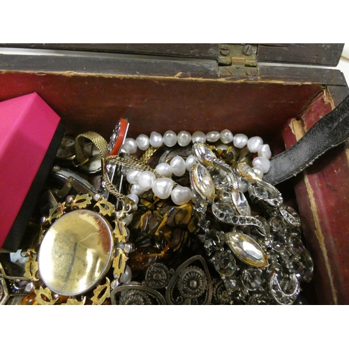 213 - Box of costume jewellery.