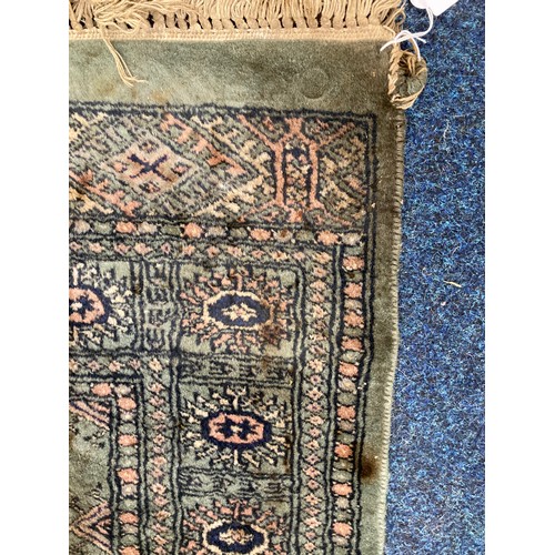 816 - Green Bokhara rug, 160 x 92cm.