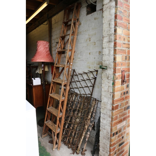 820 - Vintage step ladder, 260cm.