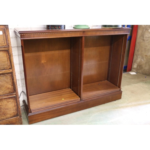 836 - Georgian style open bookcase with adjustable shelves, 92 x 122 x 33cm.