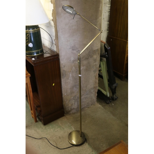 843 - Metal adjustable standard reading light, 150cm.