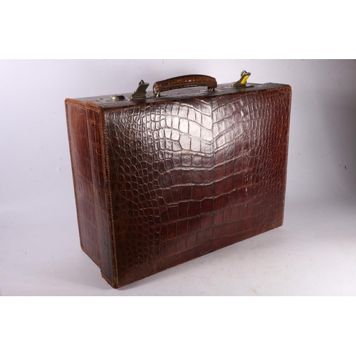 26 - Reptile skin traveling case, 35cm.