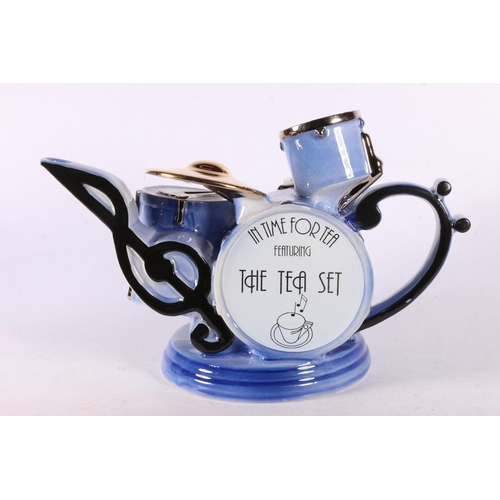 92 - Parrington 'In Time for Tea' novelty tea pot in the form of a set of drums, 19cm.