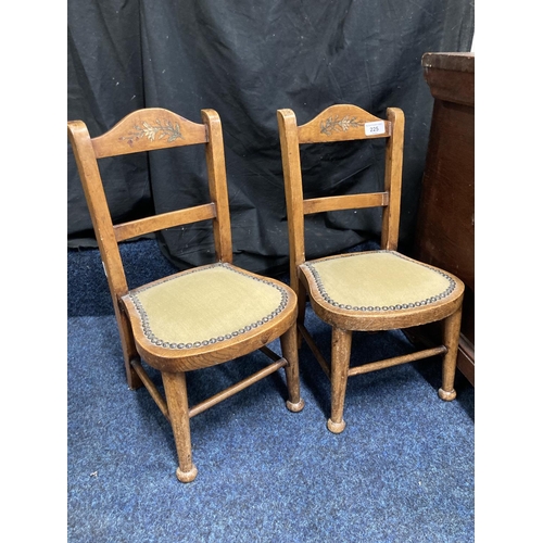 225 - Pair of children's chairs, 47cm.