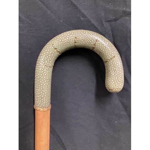 325 - Cane with shagreen to handle and bouillon wire collar, 92cm.