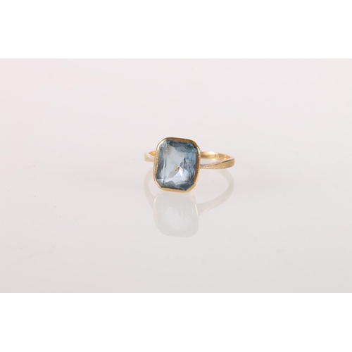 529 - 18ct gold dress ring set with large pale blue aquamarine type faceted stone, 3g gross.