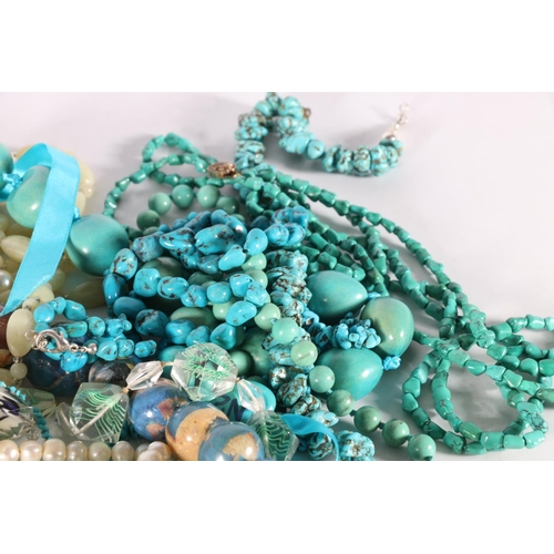 603 - Quantity of costume jewellery to include turquoise necklace, faux amber, lapis lazuli, other be... 