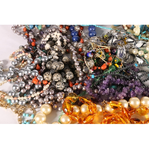 603 - Quantity of costume jewellery to include turquoise necklace, faux amber, lapis lazuli, other be... 