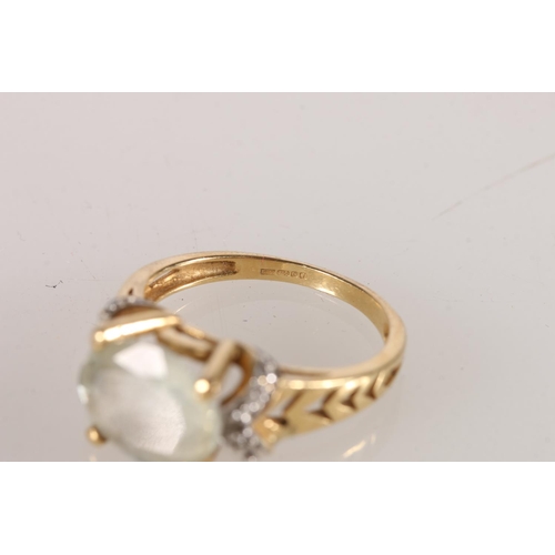 636 - 18ct gold ring with oval cut stone, size N, 4.2 g. 