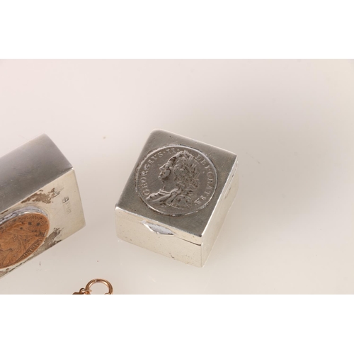 687 - George II half crown set in white metal hinged box, 2cm, and a silver matchbook holder with Victoria... 