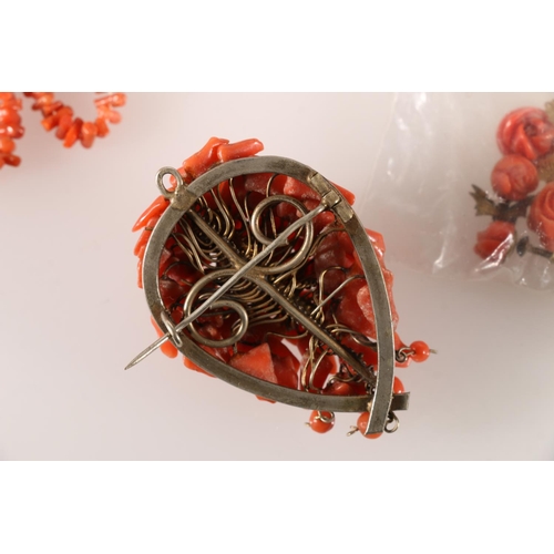 510 - Coral necklaces, over 400g.