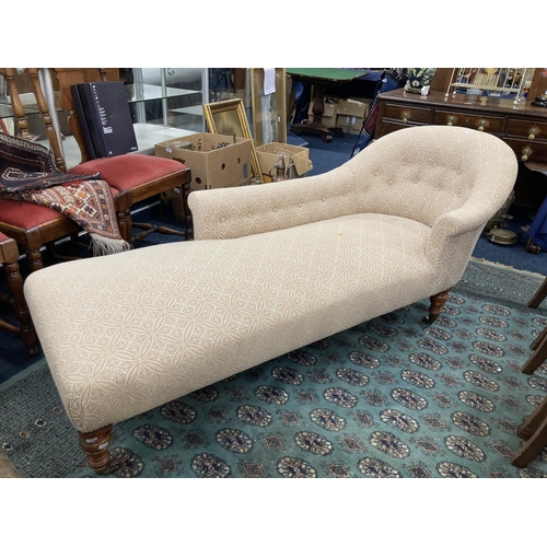 795 - Late 19th / early 20th century chaise longue on turned supports and castors, 75 x 180 x 75cm.