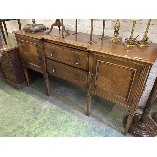 822 - Edwardian breakfront sideboard, 97 x 185 x 55cm.