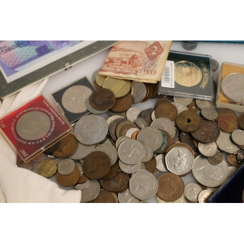 564 - Coin collection to include a Heriot Watt College medal award to John Henderson in 1902-3 for Photo P... 