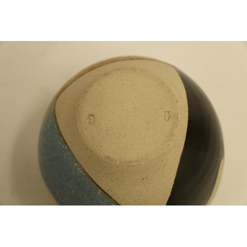 168A - Graham Peter Glynn partially drip glazed Studio Pottery vase, marked GG to base, 11cm high.