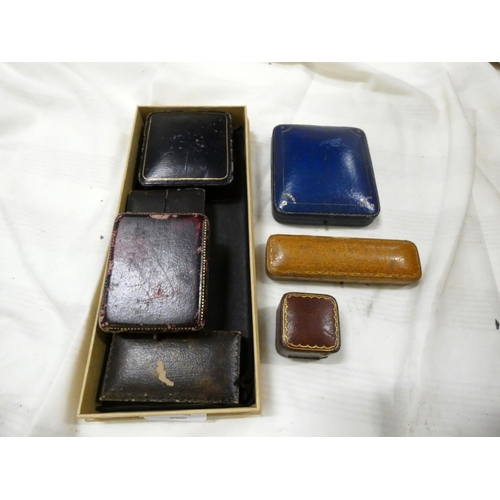 272 - Various vintage jewellery boxes.