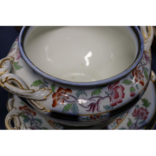 69 - Victorian lidded tureen on stand, 28cm.