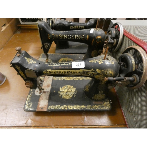 337 - Three vintage Singer sewing machines a/f