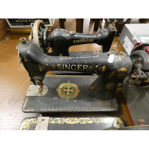 337 - Three vintage Singer sewing machines a/f