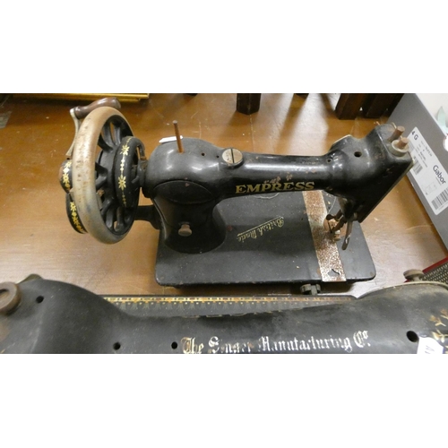 337 - Three vintage Singer sewing machines a/f