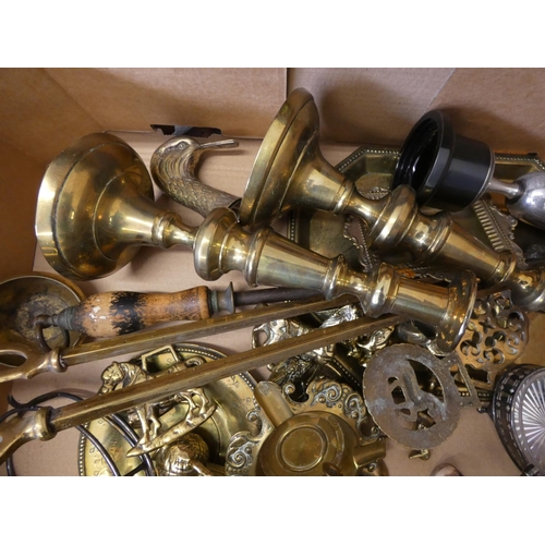 347 - Large box of vintage brassware.