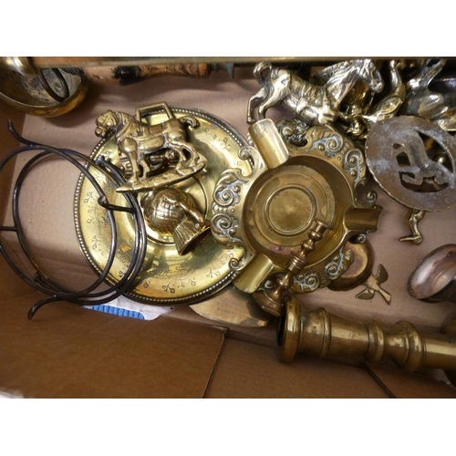 347 - Large box of vintage brassware.