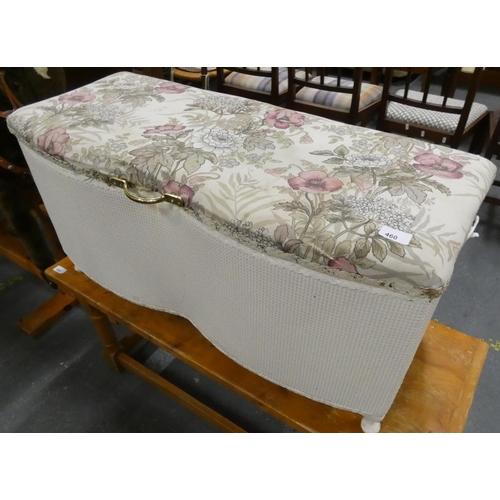 460 - Lloyd loom style bedding box.