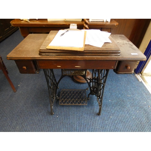 520 - Vintage Singer treadle sewing machine.