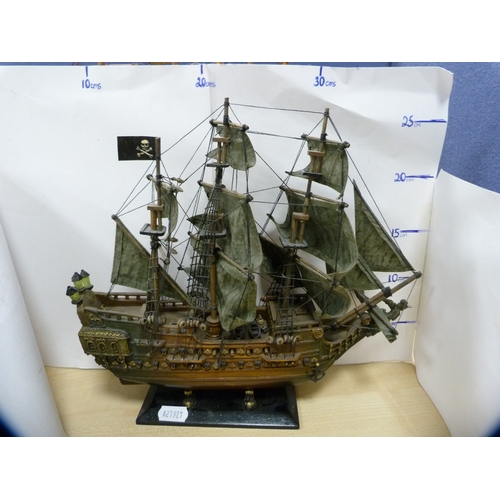 1 - Limited edition model of the HMS Victory, no. 189/1805, and four other model boats.