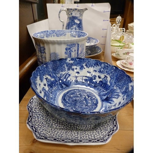 57 - Group of blue and white ceramics to include Chelsea-style stand with anchor stamp to the underside, ... 