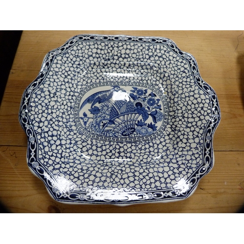 57 - Group of blue and white ceramics to include Chelsea-style stand with anchor stamp to the underside, ... 