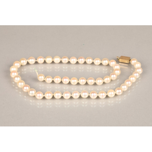 122 - Ladies damaged pearl necklace with 9 ct gold clasp