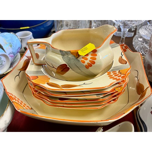 318 - Tray containing Crown Devon dessert service, Aynsley Wayside coffee cups and saucers, pair Portmeiri... 