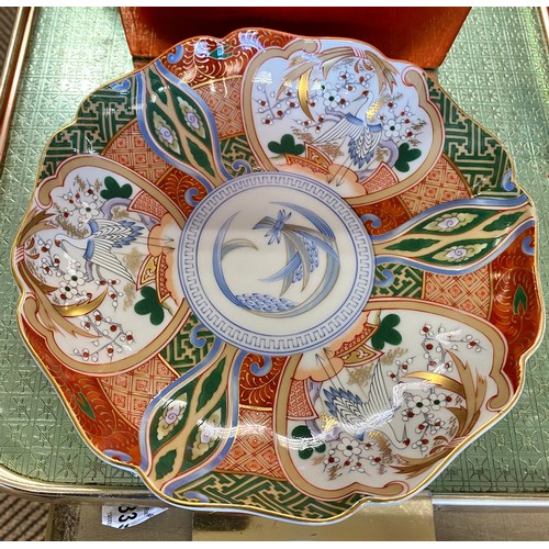 259 - Tray containing lacquered box with dragonfly attachment, oriental style bowl and plate