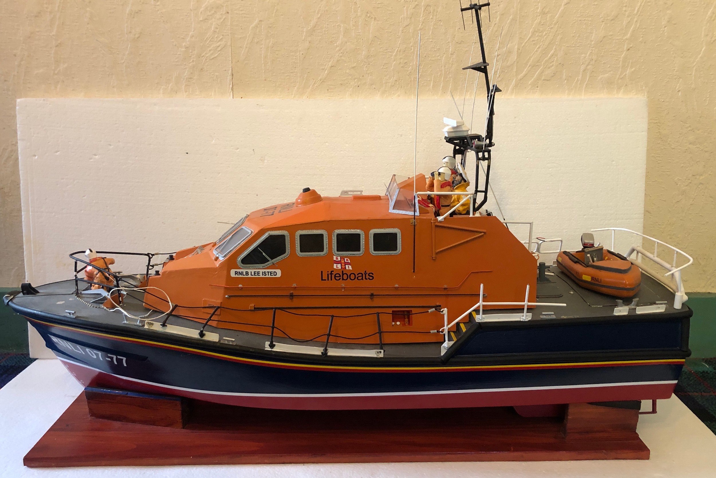 Rnli best sale rc boat